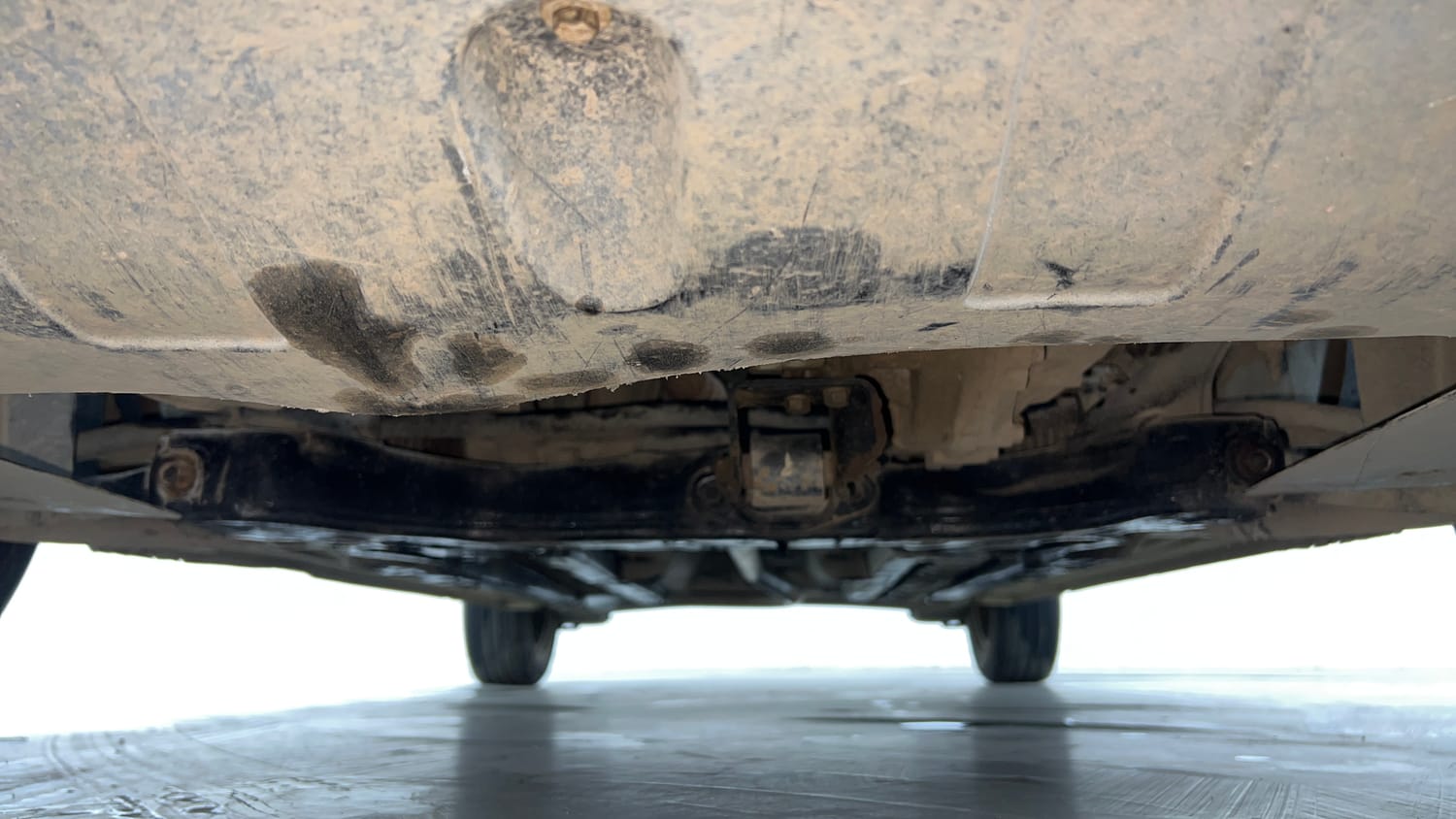 Used 2015 Hyundai Elite i20 Sportz 1.2 Petrol Manual extra FRONT LEFT UNDERBODY VIEW