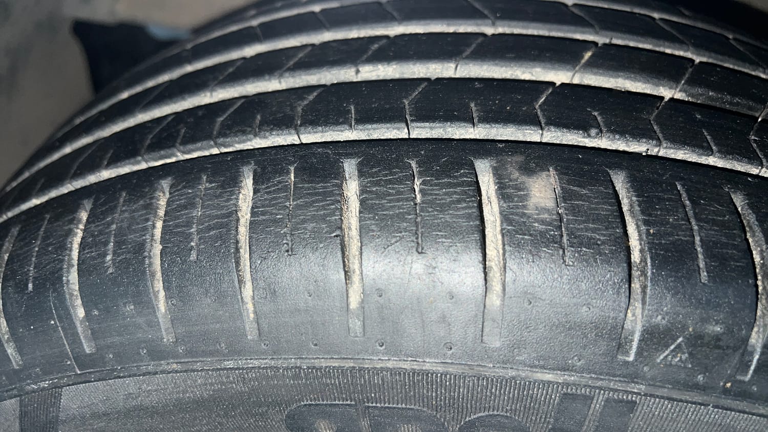 Used 2019 Toyota Glanza G CVT Petrol Automatic tyres LEFT FRONT TYRE TREAD VIEW