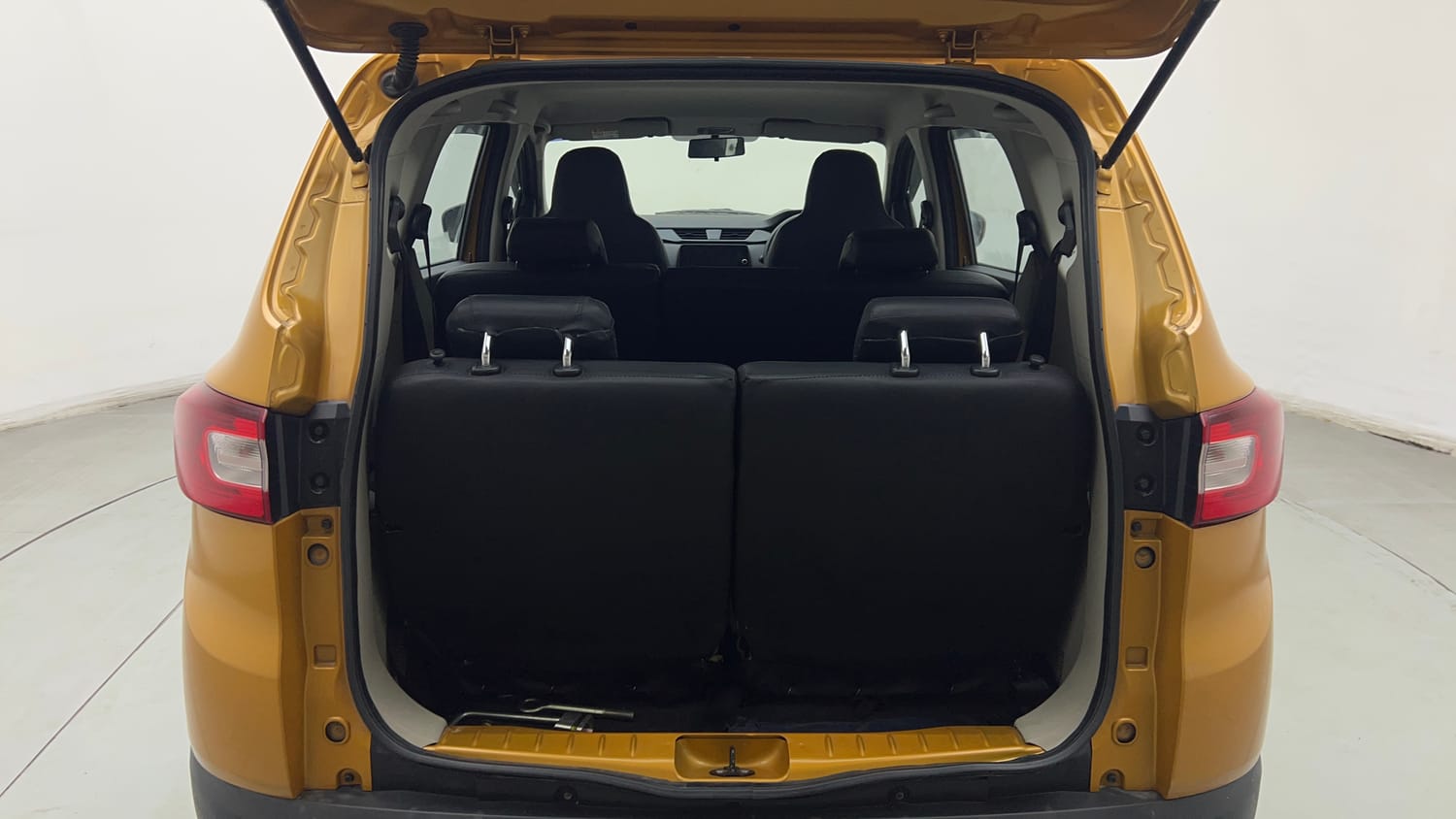 Used 2020 Renault Triber RXT Petrol Manual interior DICKY INSIDE VIEW