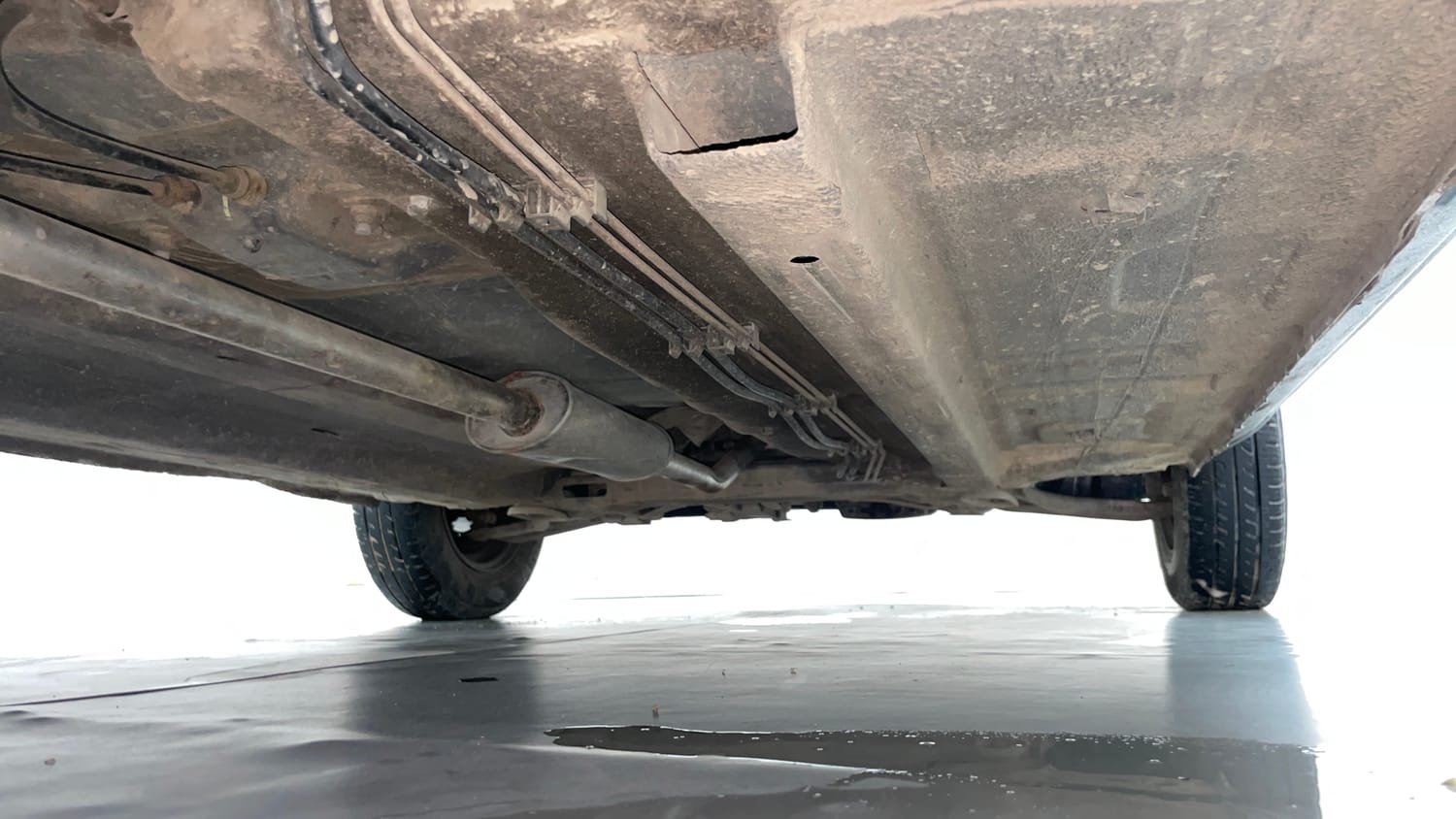 Used 2018 Renault Kwid 1.0 RXT Petrol Manual extra REAR RIGHT UNDERBODY VIEW