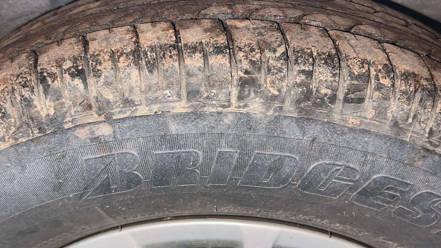 Used 2016 Hyundai i10 Sportz 1.1 iRDE2 Petrol Manual tyres LEFT REAR TYRE TREAD VIEW