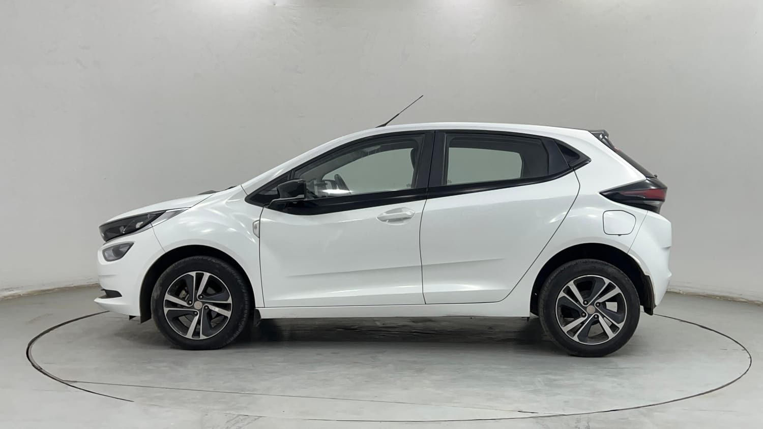 Used 2024 Tata Altroz XZA Plus Petrol Petrol Automatic exterior LEFT SIDE VIEW