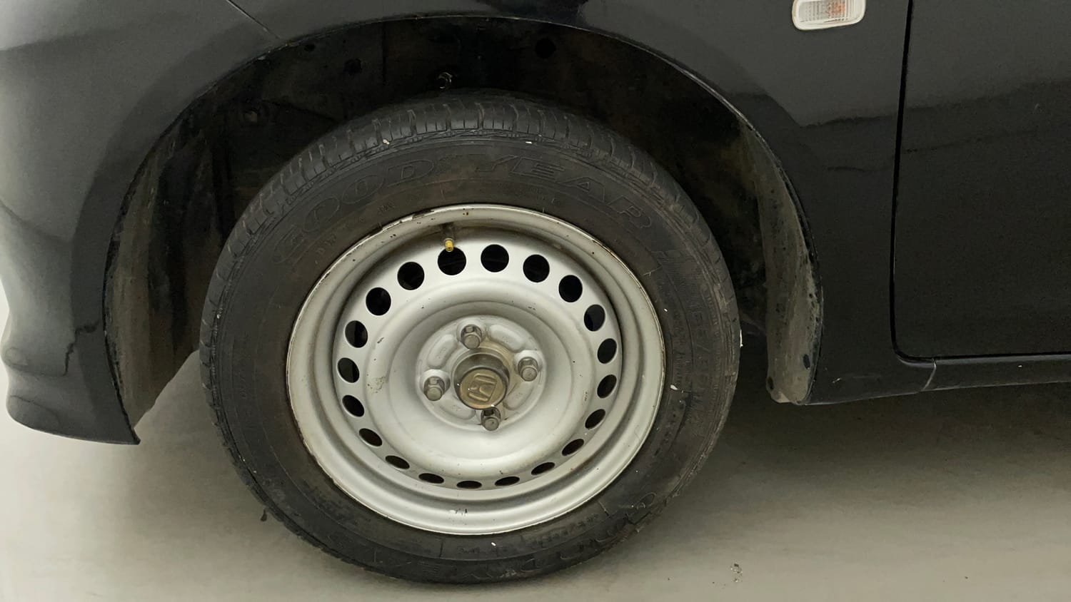 Used 2014 Honda Amaze 1.2 EX i-VTEC Petrol Manual tyres LEFT FRONT TYRE RIM VIEW
