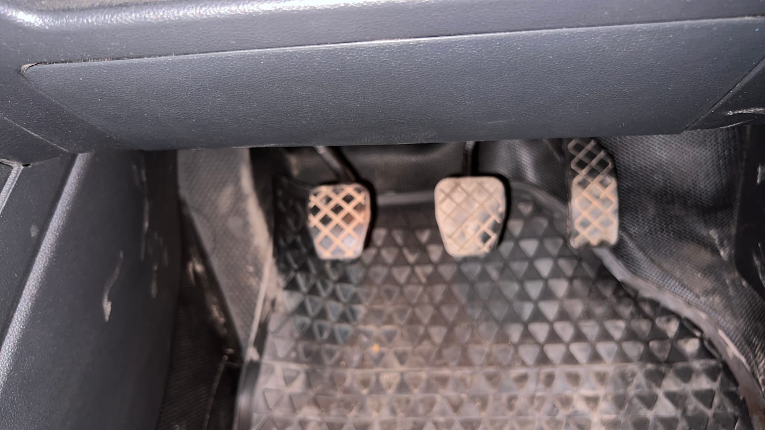 Used 2015 Volkswagen Polo Comfortline 1.2L (P) Petrol Manual interior PEDALS VIEW