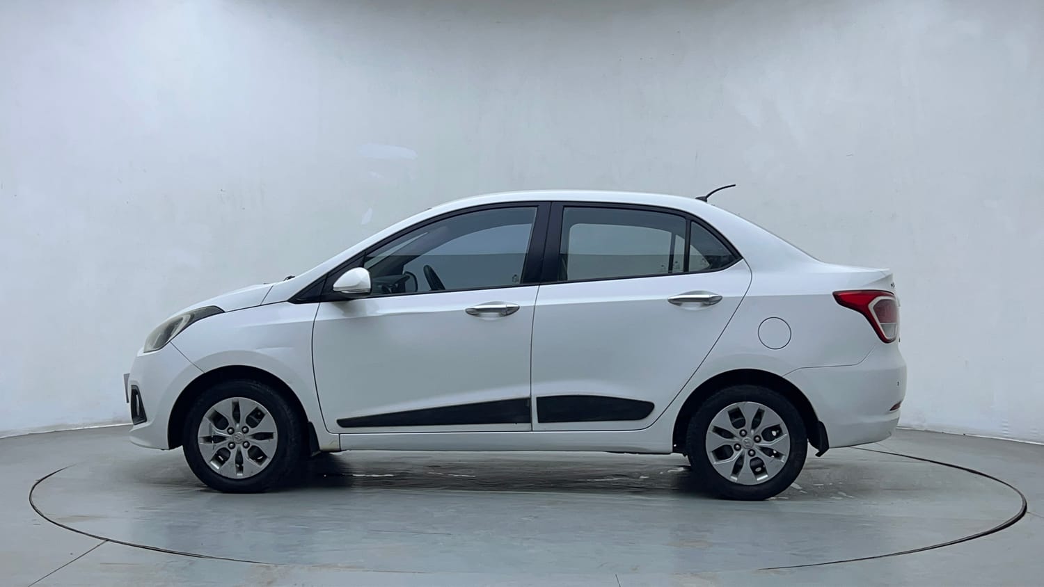 Used 2014 Hyundai Xcent S 1.2 Petrol Manual exterior LEFT SIDE VIEW