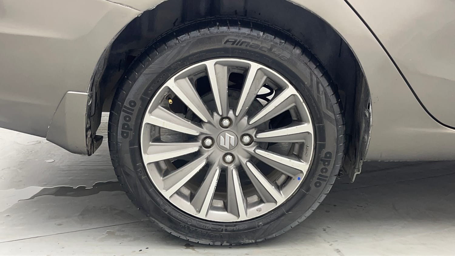 Used 2019 Maruti Suzuki Ciaz Alpha Hybrid 1.5 AT Petrol Automatic tyres RIGHT REAR TYRE RIM VIEW