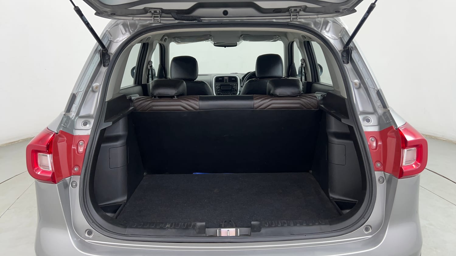 Used 2022 Toyota Urban Cruiser Mid Grade AT Petrol Automatic interior DICKY INSIDE VIEW