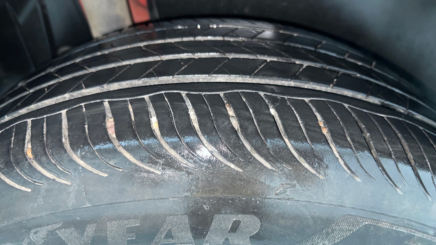 Used 2022 Maruti Suzuki Brezza Zxi Plus Dual Tone Petrol Manual tyres RIGHT REAR TYRE TREAD VIEW
