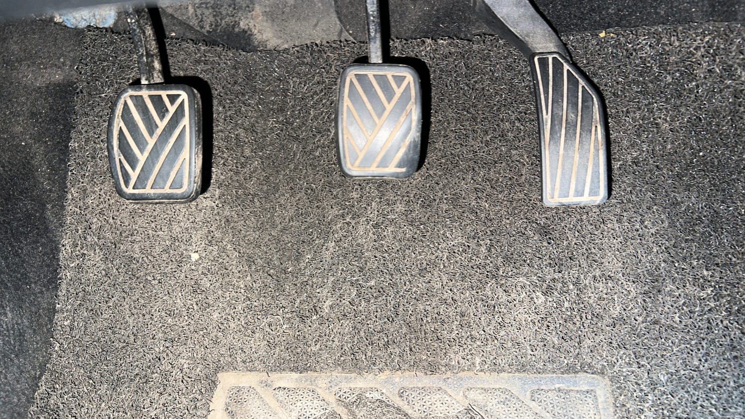 Used 2014 Maruti Suzuki Swift VDi Diesel Manual interior PEDALS VIEW