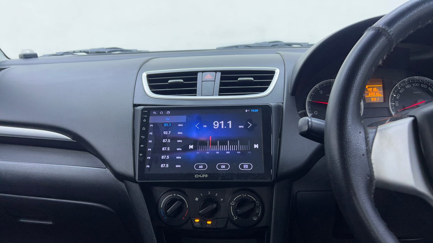 Used 2014 Maruti Suzuki Swift VDi Diesel Manual interior MUSIC SYSTEM & AC CONTROL VIEW