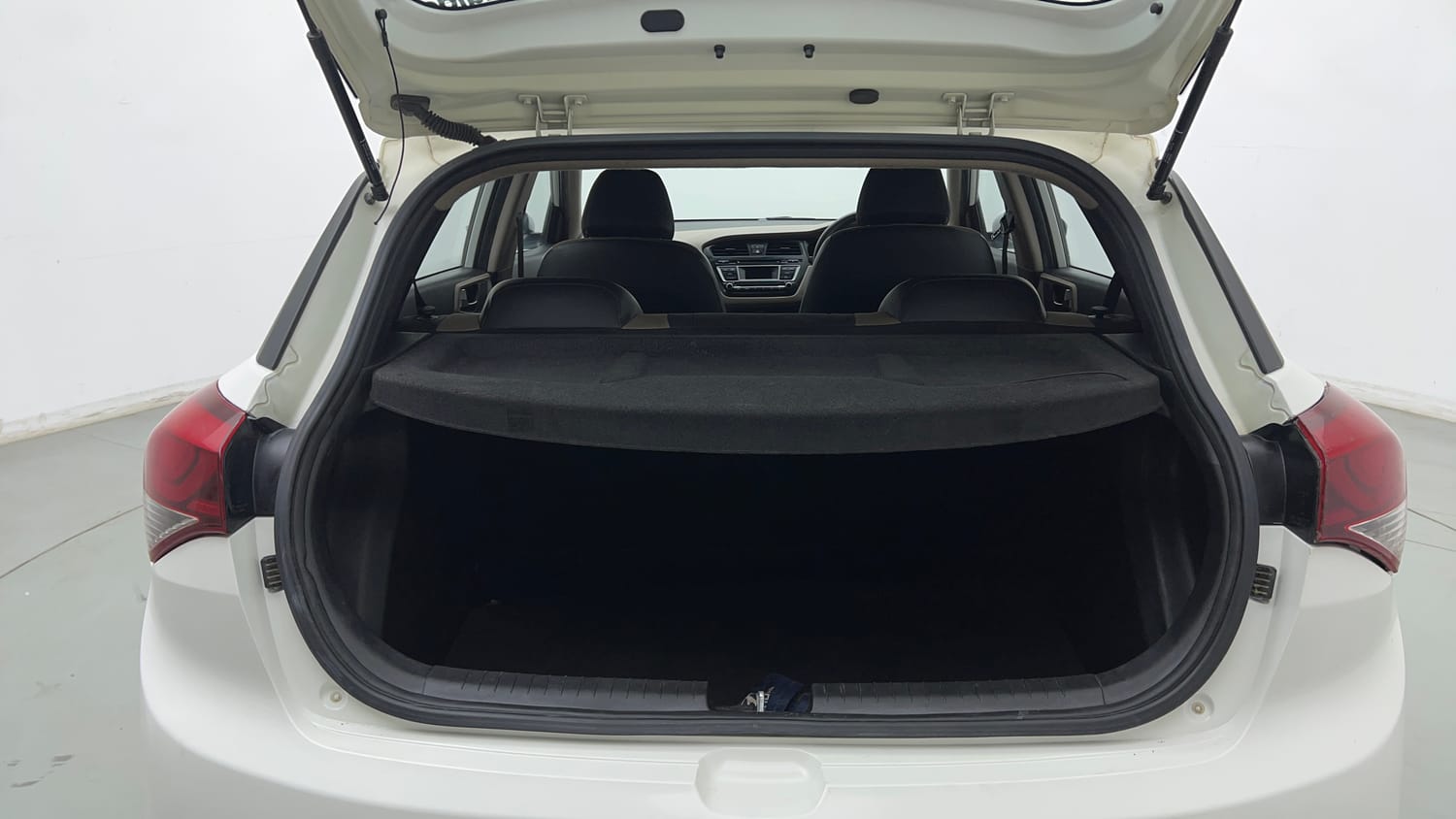 Used 2015 Hyundai Elite i20 Sportz 1.2 Petrol Manual interior DICKY INSIDE VIEW