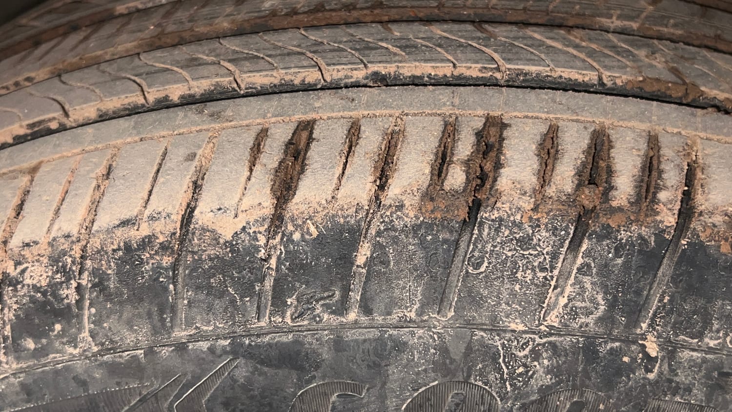 Used 2022 Volkswagen Taigun Highline 1.0 TSI AT Petrol Automatic tyres LEFT FRONT TYRE TREAD VIEW
