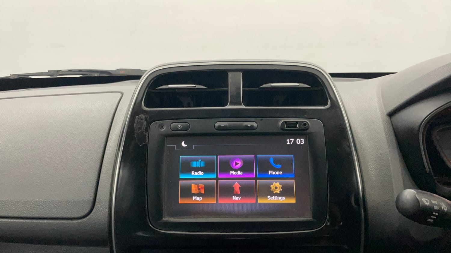 Used 2018 Renault Kwid 1.0 RXT Petrol Manual interior MUSIC SYSTEM & AC CONTROL VIEW