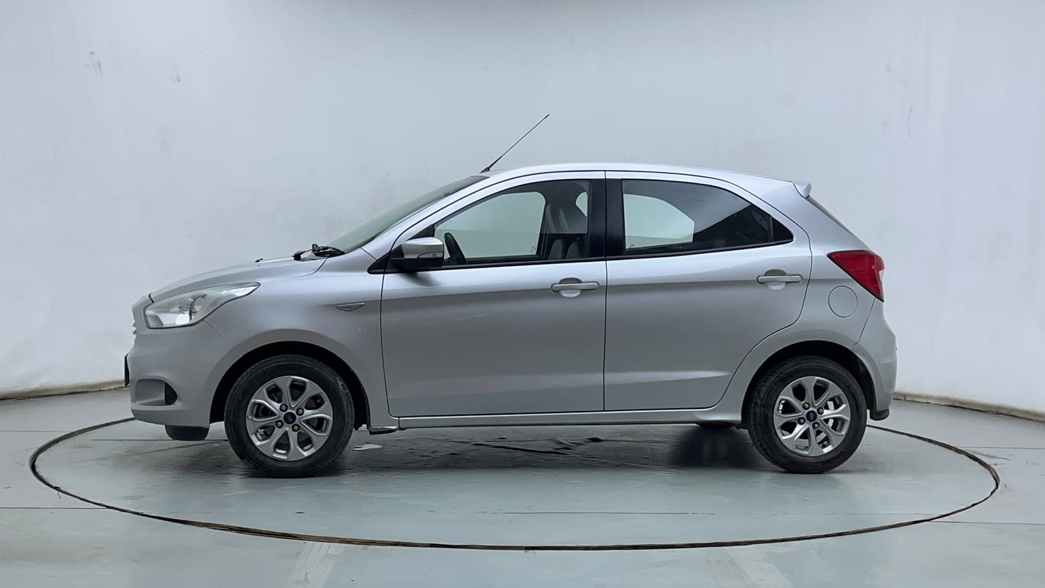 Used 2016 Ford Figo Titanium 1.2 Ti-VCT Petrol Manual exterior LEFT SIDE VIEW