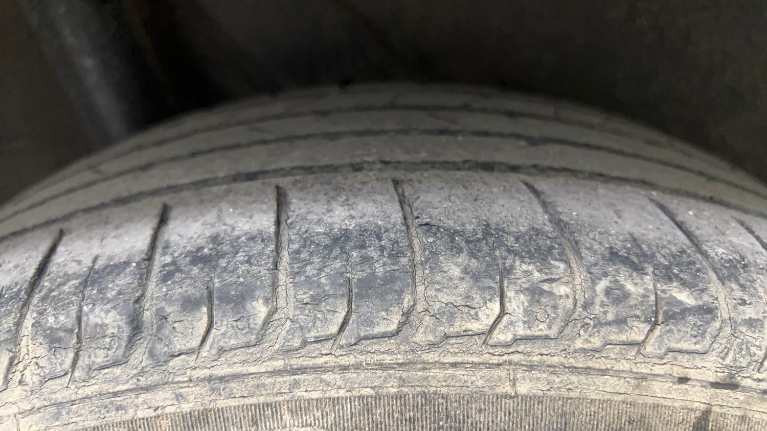Used 2021 Hyundai Venue SX 1.5 CRDi Diesel Manual tyres RIGHT REAR TYRE TREAD VIEW