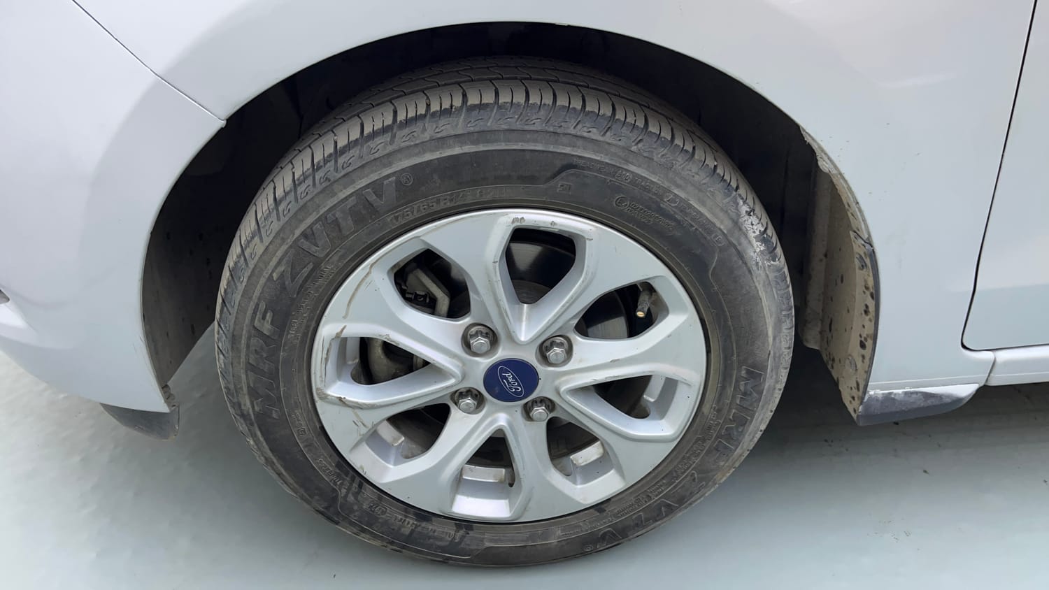 Used 2016 Ford Figo Titanium 1.2 Ti-VCT Petrol Manual tyres LEFT FRONT TYRE RIM VIEW