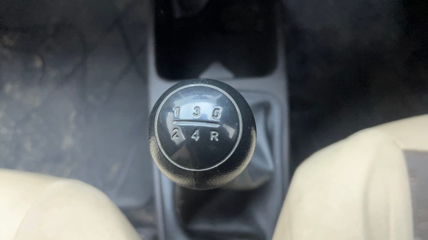Used 2015 Hyundai Eon D-Lite + Petrol Manual interior GEAR  KNOB VIEW