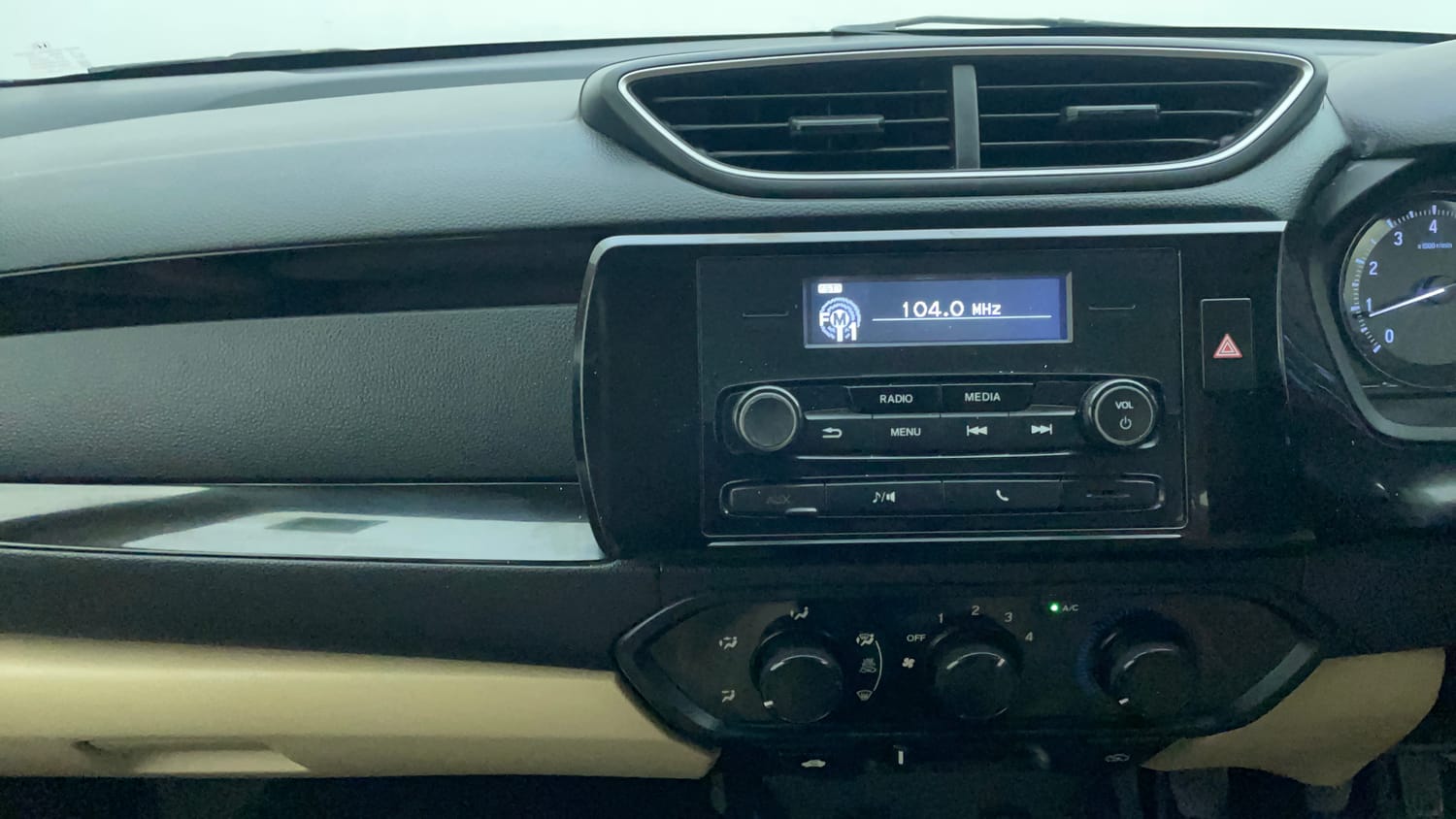 Used 2019 Honda Amaze 1.2 S MT Petrol Petrol Manual interior MUSIC SYSTEM & AC CONTROL VIEW
