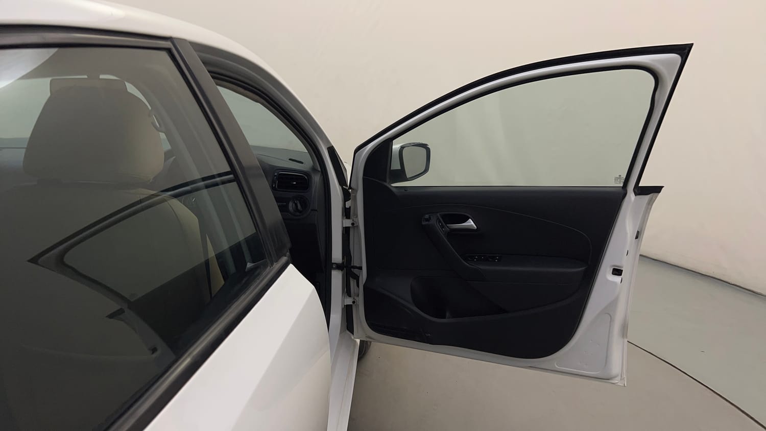 Used 2015 Volkswagen Polo Comfortline 1.2L (P) Petrol Manual interior RIGHT FRONT DOOR OPEN VIEW