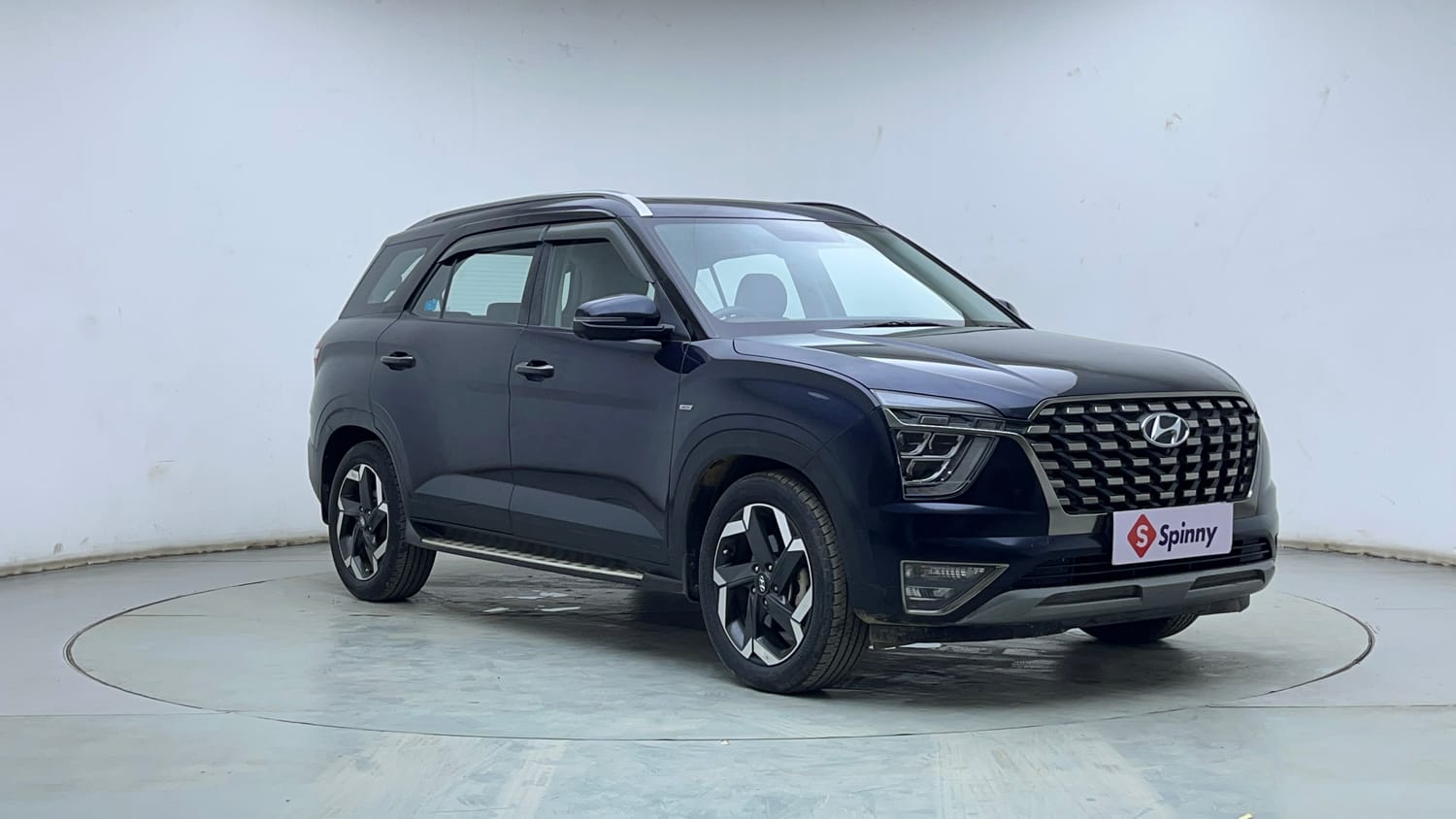 Used 2022 Hyundai Alcazar Platinum (O) 6 STR 2.0 Petrol AT Petrol Automatic exterior RIGHT FRONT CORNER VIEW