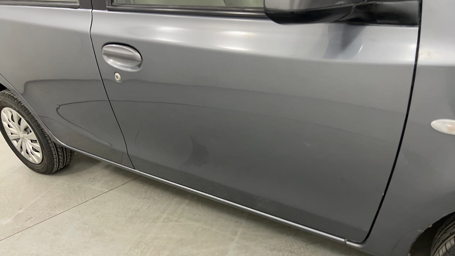 Used 2013 Toyota Etios Liva G Petrol Manual dents MINOR DENT