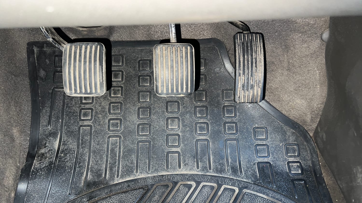 Used 2015 Hyundai i10 Sportz 1.1 iRDE2 Petrol Manual interior PEDALS VIEW