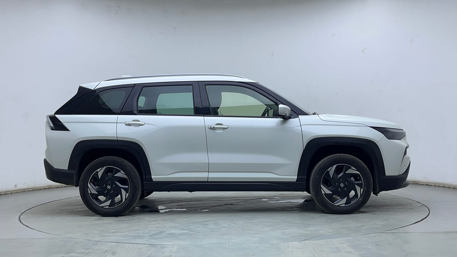 Used 2025 Maruti Suzuki Victoris ZXI+ THS 2W Hybrid Automatic exterior RIGHT SIDE VIEW