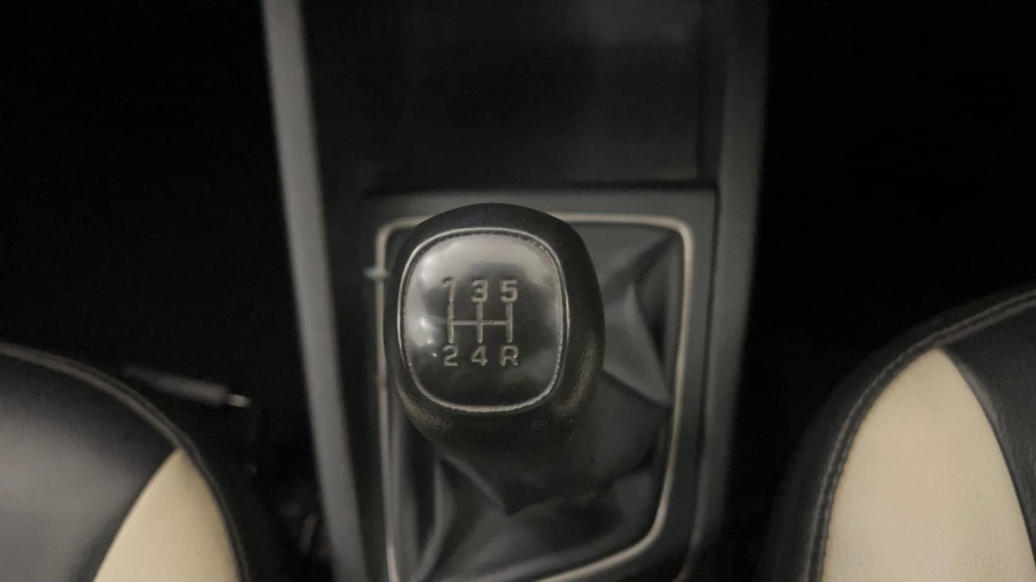 Used 2018 Hyundai Elite i20 Sportz 1.2 Petrol Manual interior GEAR  KNOB VIEW