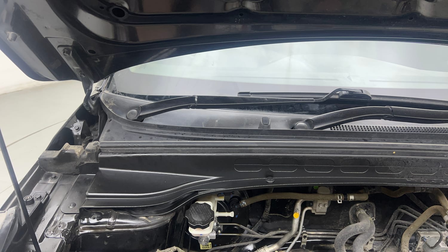 Used 2019 Hyundai Creta SX 1.6 AT Petrol Petrol Automatic engine ENGINE RIGHT SIDE HINGE & APRON VIEW