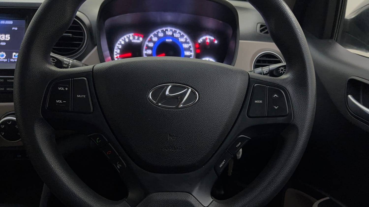 Used 2020 Hyundai Grand i10 Sportz 1.2 Kappa VTVT Petrol Manual top_features Airbags