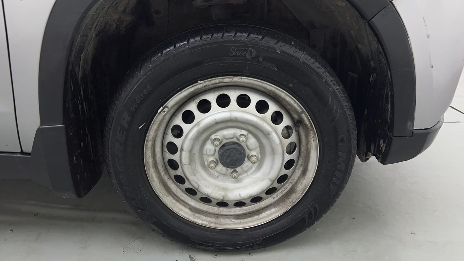 Used 2021 maruti-suzuki Vitara Brezza LXi Petrol Manual tyres RIGHT FRONT TYRE RIM VIEW