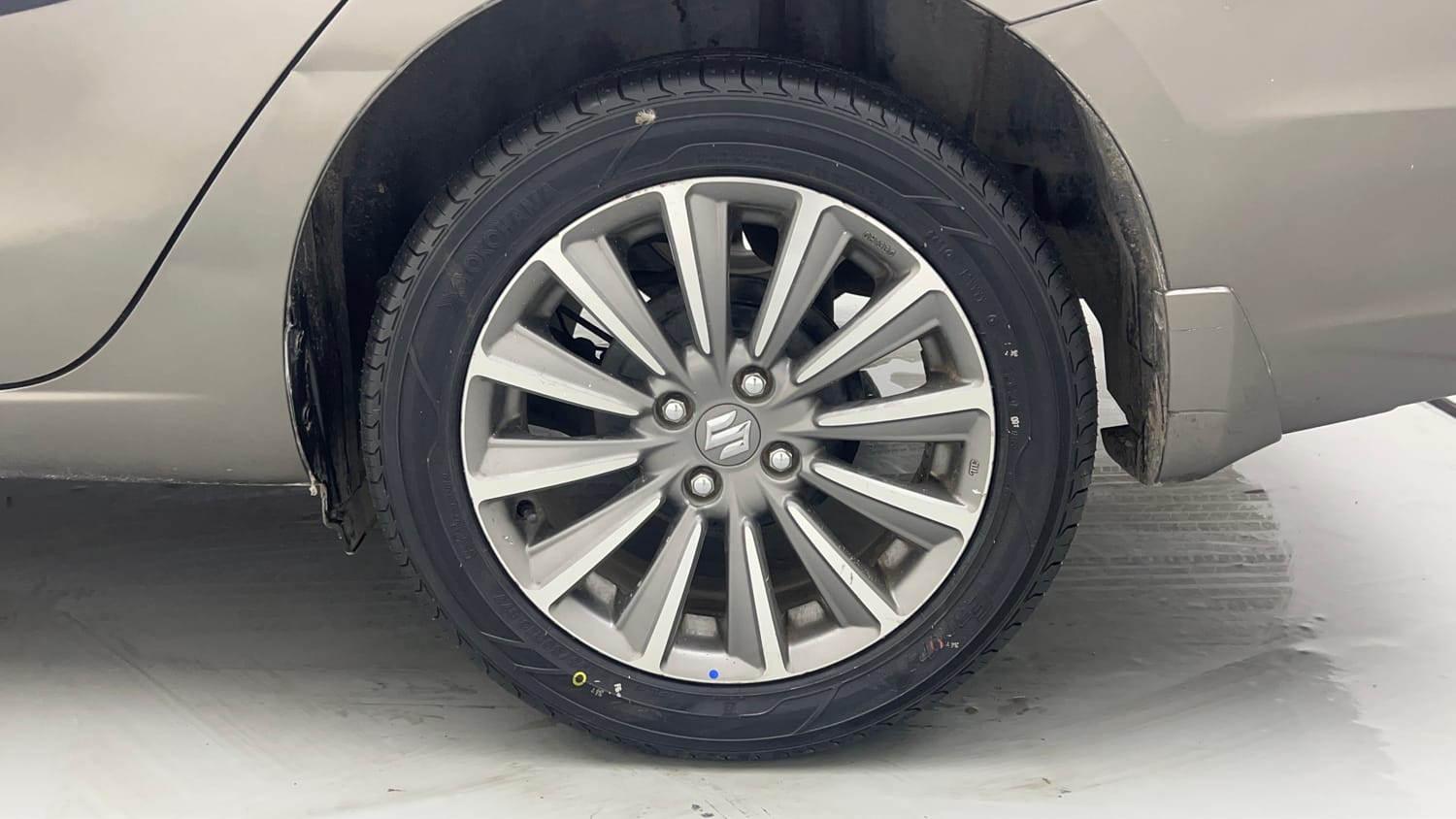 Used 2019 Maruti Suzuki Ciaz Alpha Hybrid 1.5 AT Petrol Automatic tyres LEFT REAR TYRE RIM VIEW