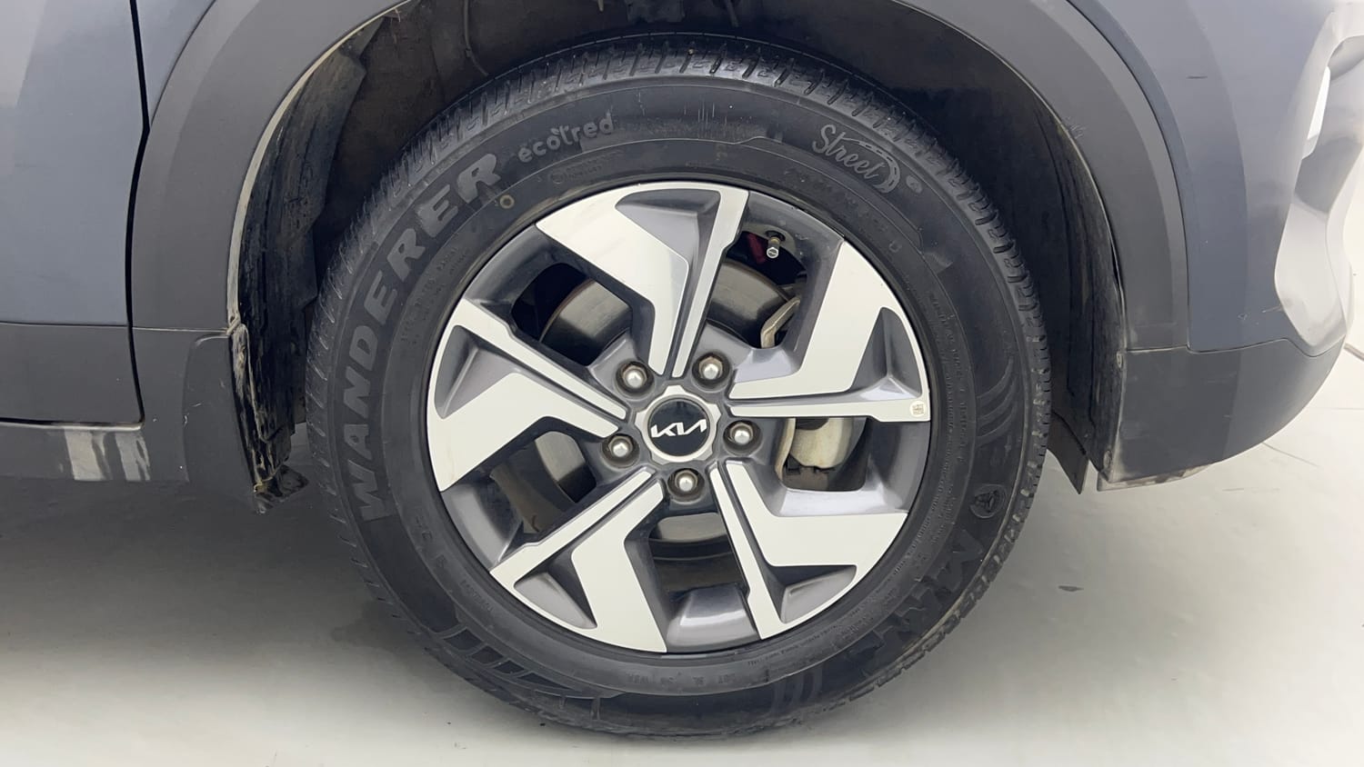 Used 2023 Kia Sonet HTX 1.0 Turbo Petrol DCT Petrol Automatic tyres RIGHT FRONT TYRE RIM VIEW