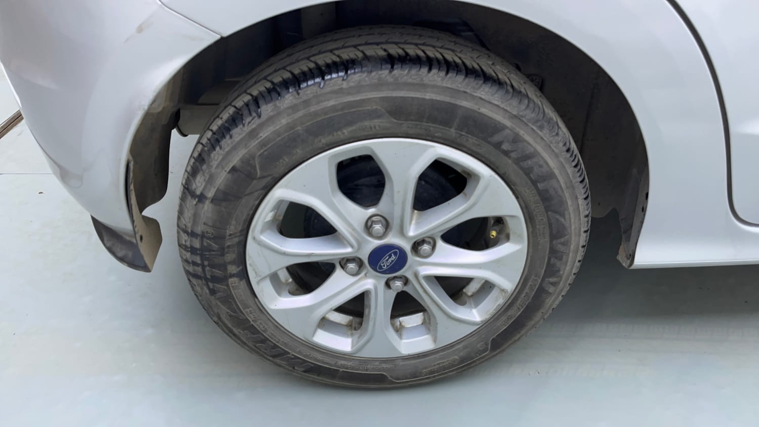 Used 2016 Ford Figo Titanium 1.2 Ti-VCT Petrol Manual tyres RIGHT REAR TYRE RIM VIEW
