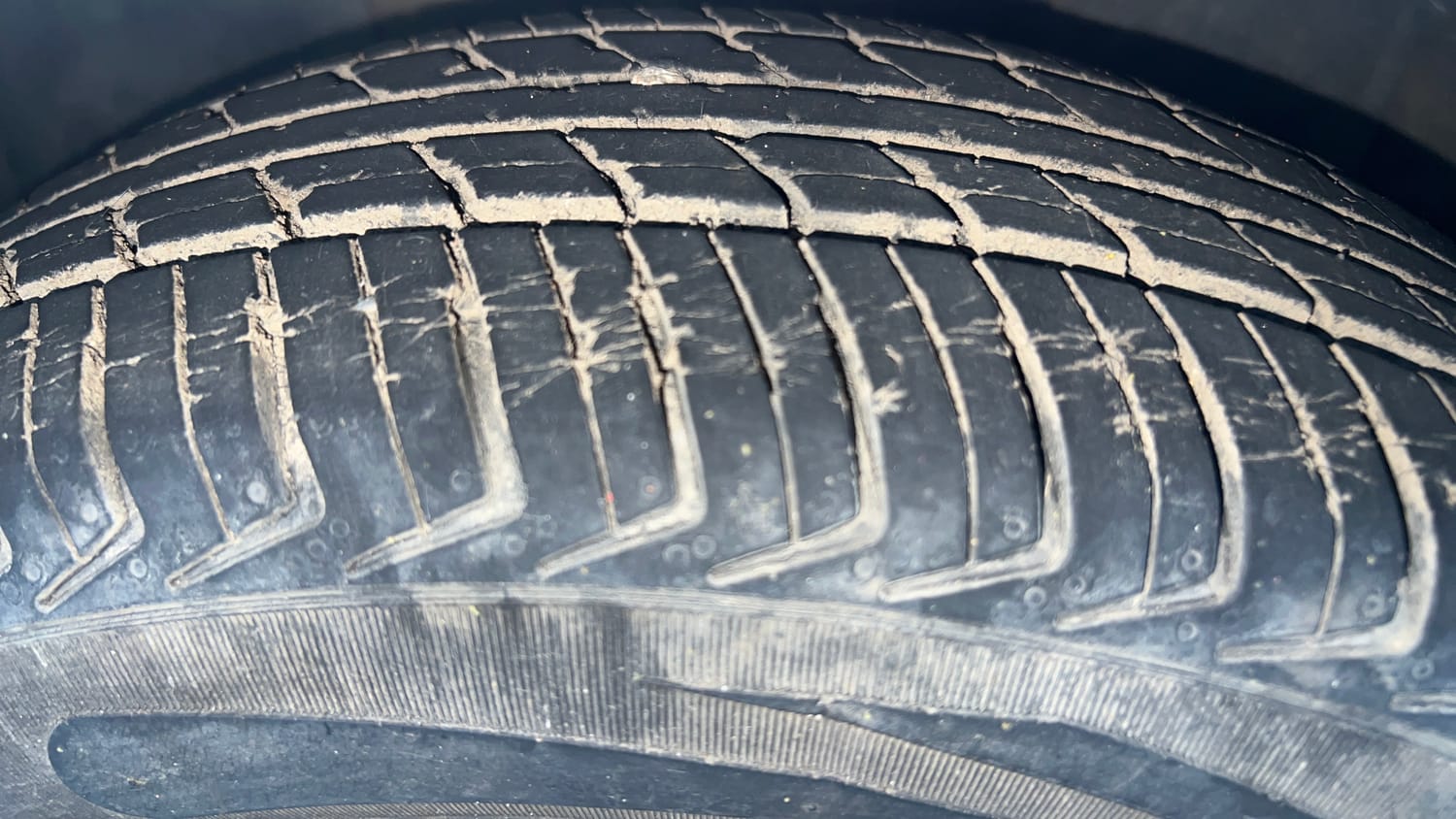 Used 2018 Datsun Redi-GO T (O) Petrol Manual tyres LEFT FRONT TYRE TREAD VIEW