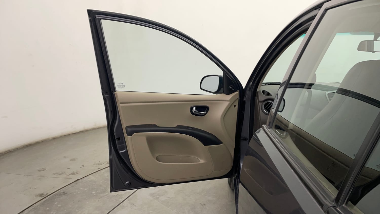 Used 2016 Hyundai i10 Sportz 1.1 iRDE2 Petrol Manual interior LEFT FRONT DOOR OPEN VIEW