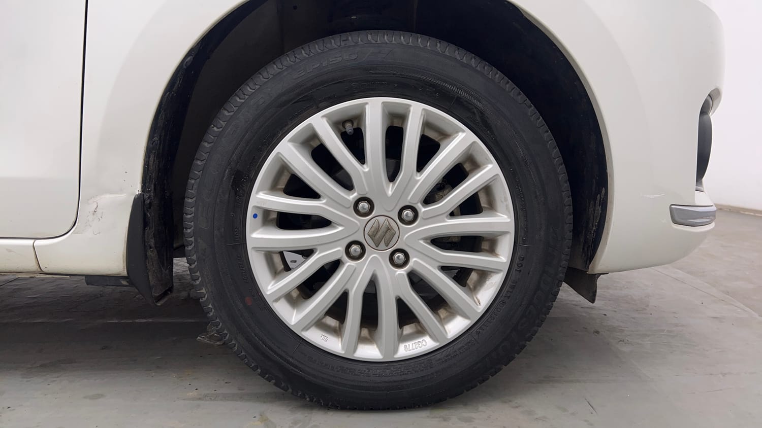 Used 2018 Maruti Suzuki Dzire ZXi Petrol Manual tyres RIGHT FRONT TYRE RIM VIEW