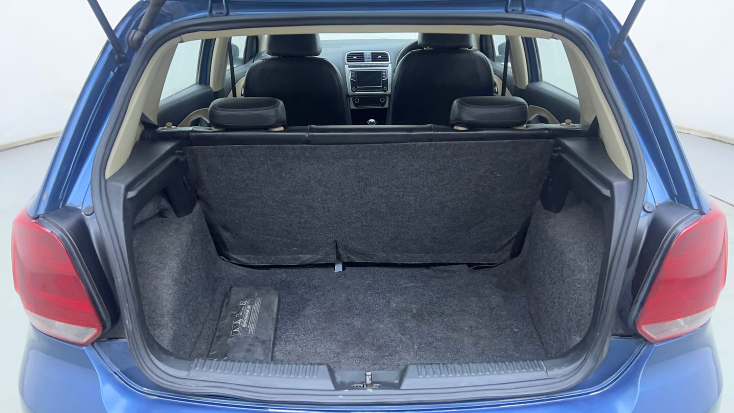 Used 2017 Volkswagen Polo Highline1.2L (P) Petrol Manual interior DICKY INSIDE VIEW