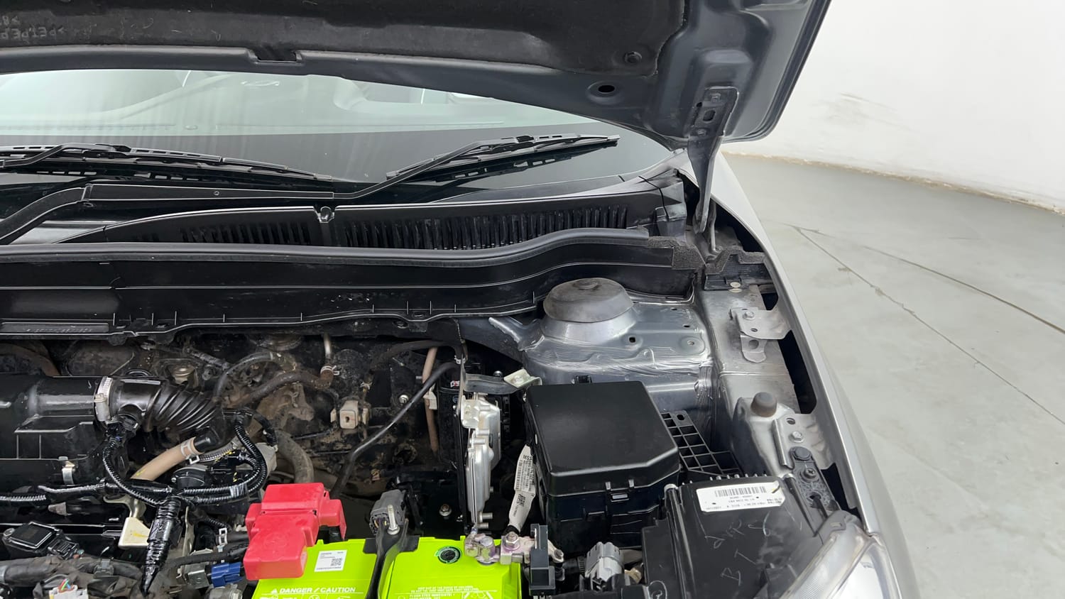 Used 2022 Toyota Urban Cruiser Mid Grade AT Petrol Automatic engine ENGINE LEFT SIDE HINGE & APRON VIEW