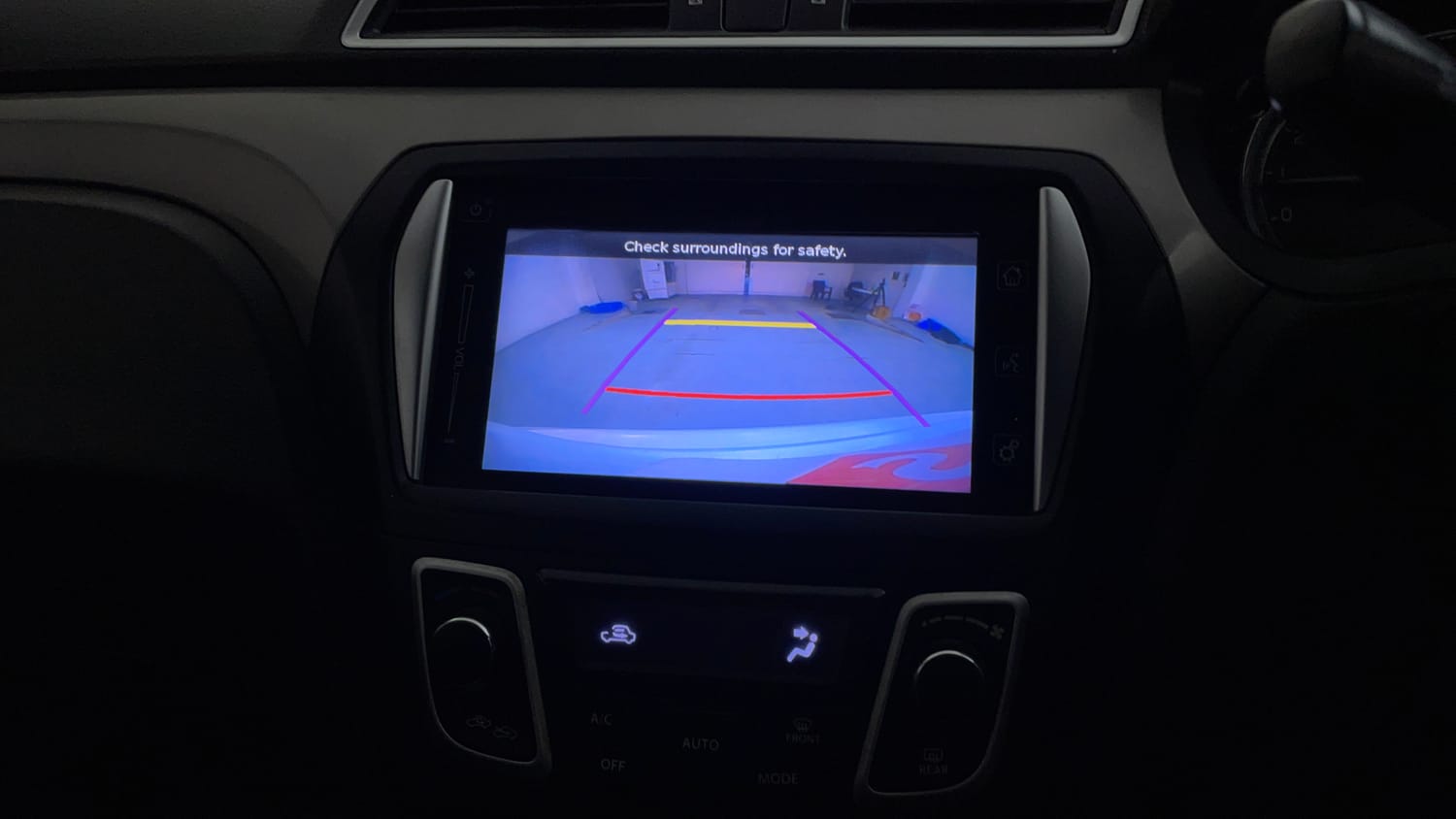 Used 2015 Maruti Suzuki Ciaz ZXi+ RS Petrol Manual top_features Rear camera