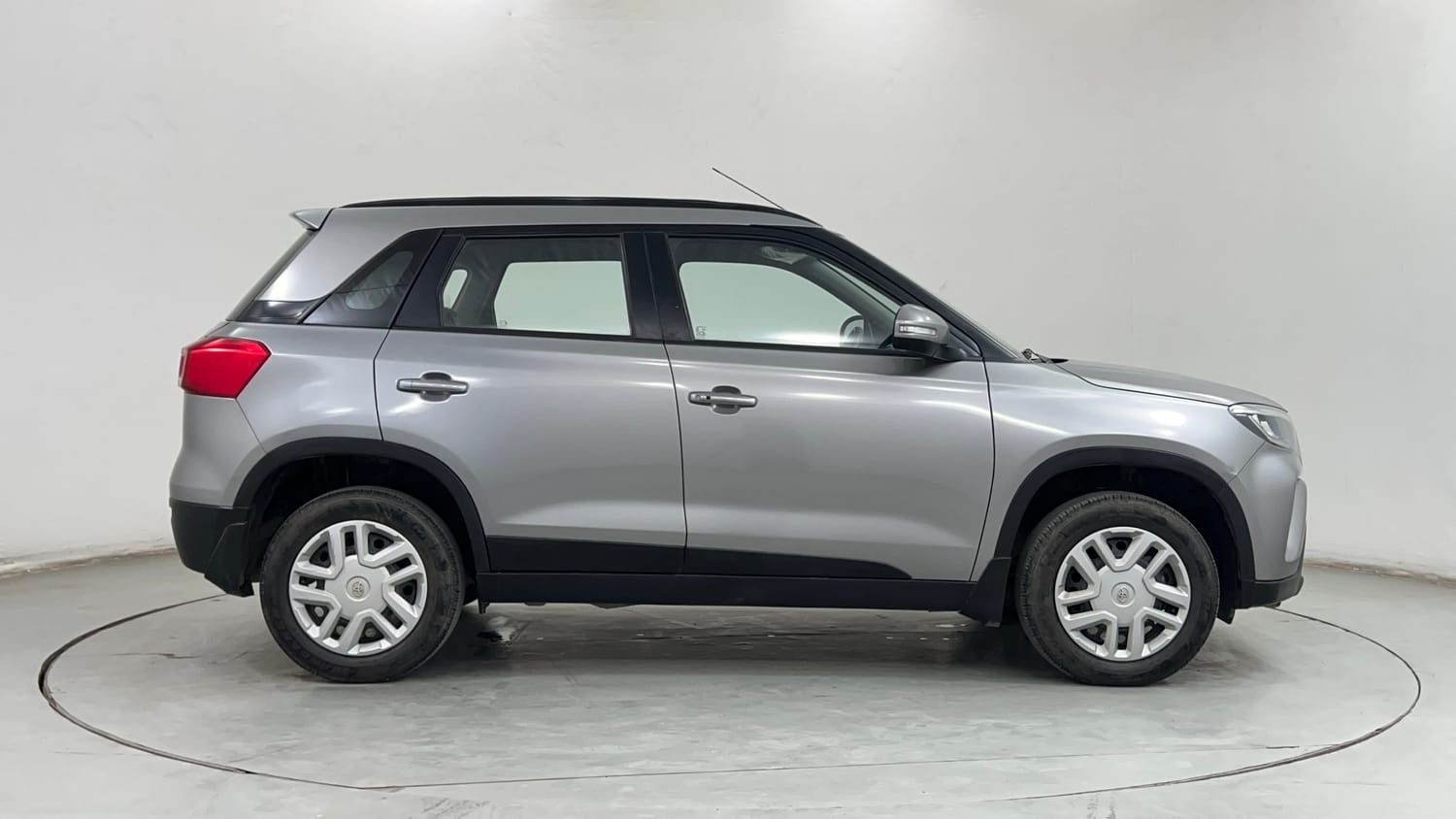 Used 2022 Toyota Urban Cruiser Mid Grade AT Petrol Automatic exterior RIGHT SIDE VIEW
