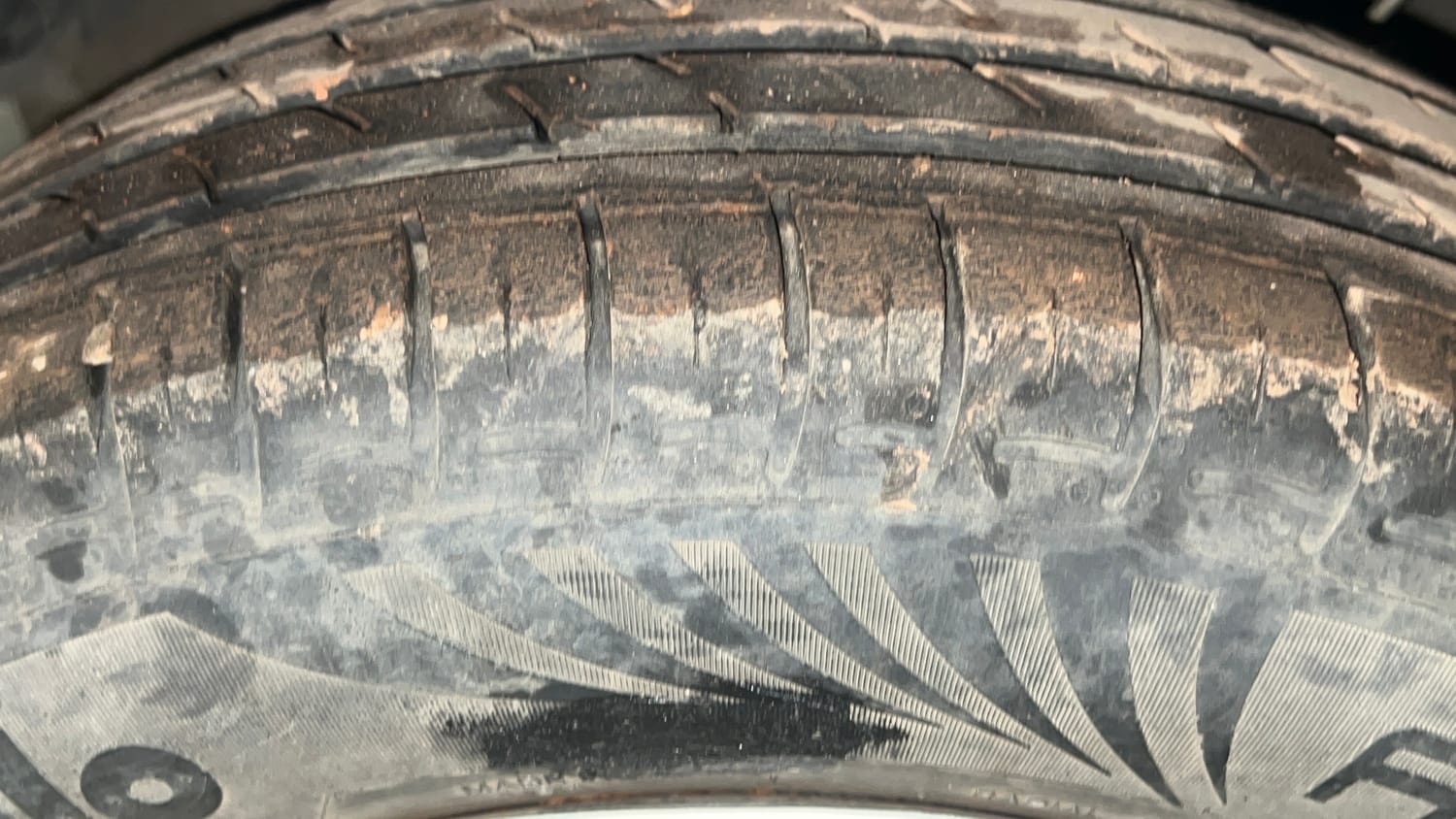 Used 2022 Hyundai Grand i10 Nios Magna AMT 1.2 Kappa VTVT Petrol Automatic tyres LEFT FRONT TYRE TREAD VIEW