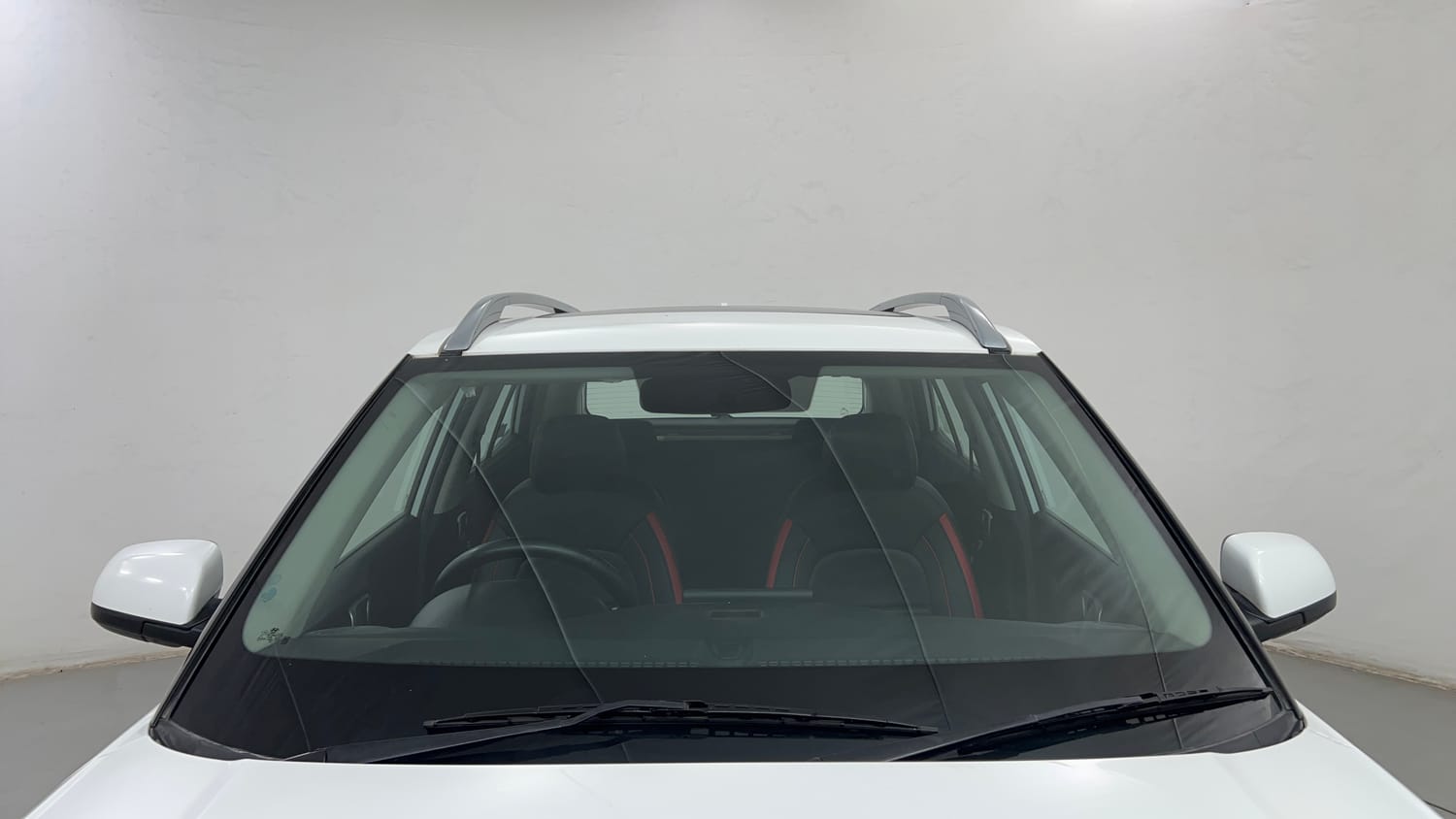 Used 2021 Hyundai Venue SX 1.5 CRDi Diesel Manual exterior FRONT WINDSHIELD VIEW