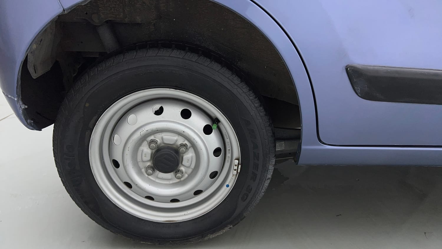 Used 2015 Maruti Suzuki Wagon R LXI Petrol Manual tyres RIGHT REAR TYRE RIM VIEW