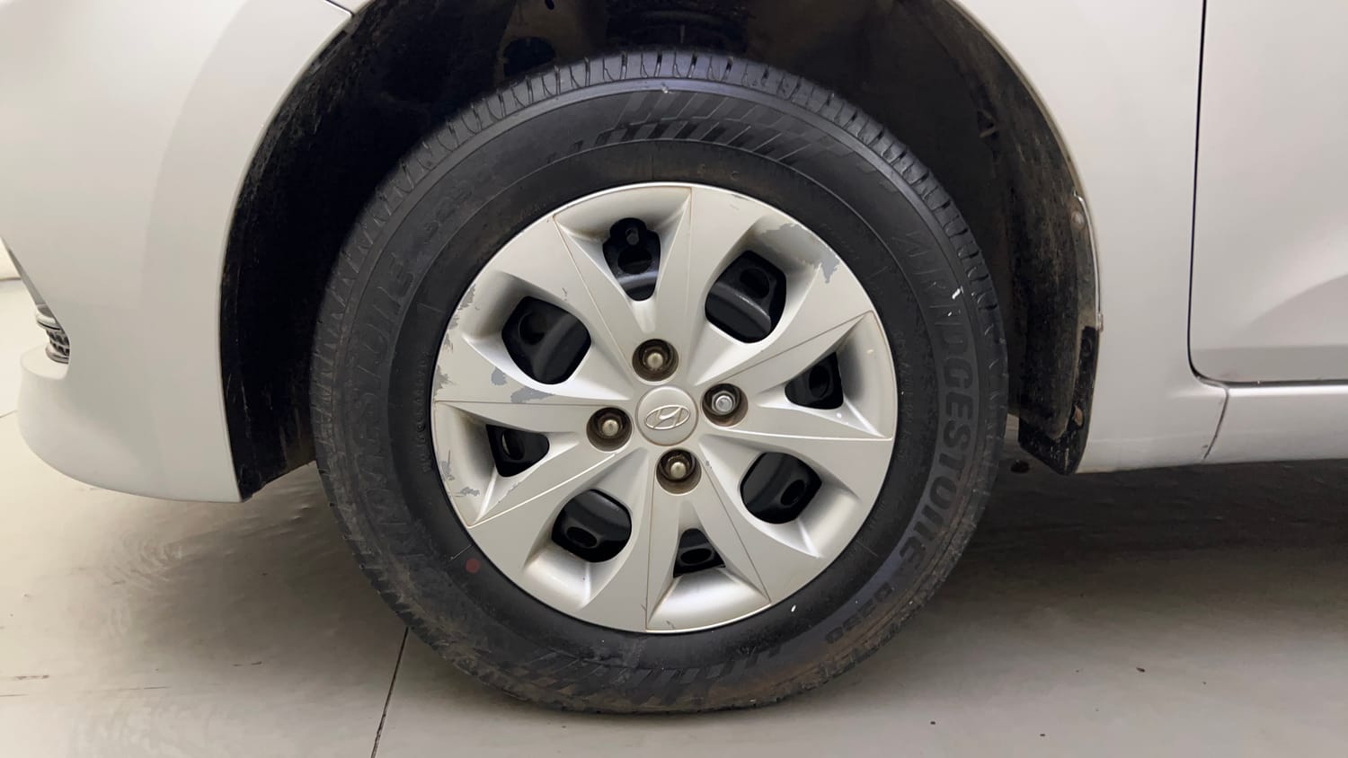 Used 2015 Hyundai Elite i20 Era 1.2 Petrol Manual tyres LEFT FRONT TYRE RIM VIEW