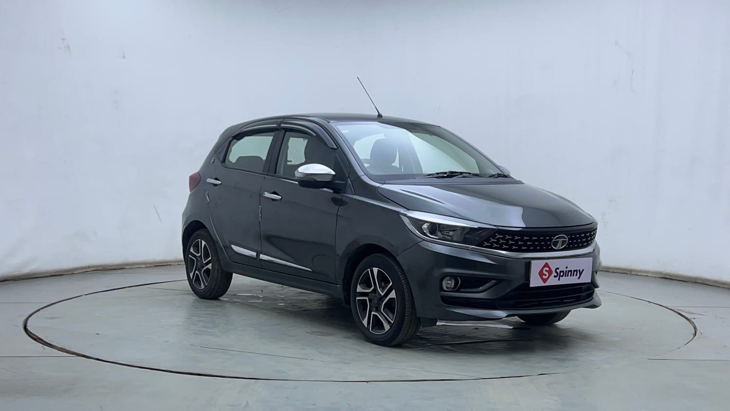 Used 2024 Tata Tiago XZ Plus Petrol Manual exterior RIGHT FRONT CORNER VIEW