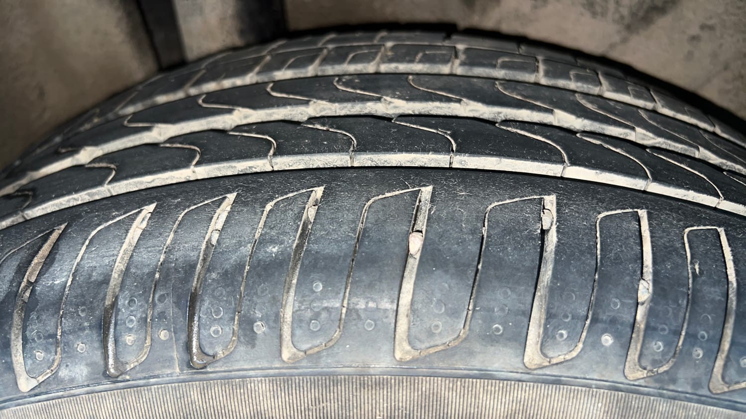 Used 2018 BMW X1 sDrive20d Expedition Diesel Automatic tyres RIGHT REAR TYRE TREAD VIEW