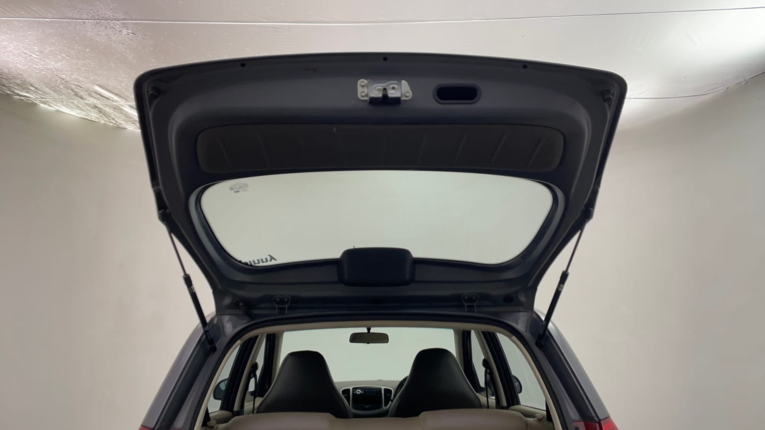 Used 2016 Hyundai i10 Sportz 1.1 iRDE2 Petrol Manual interior DICKY DOOR OPEN VIEW