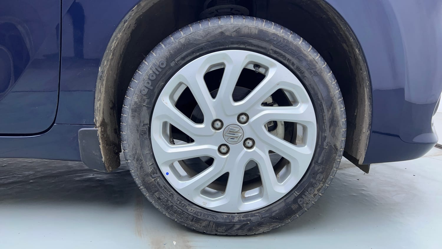 Used 2024 Maruti Suzuki Baleno Zeta AGS Petrol Automatic tyres RIGHT FRONT TYRE RIM VIEW
