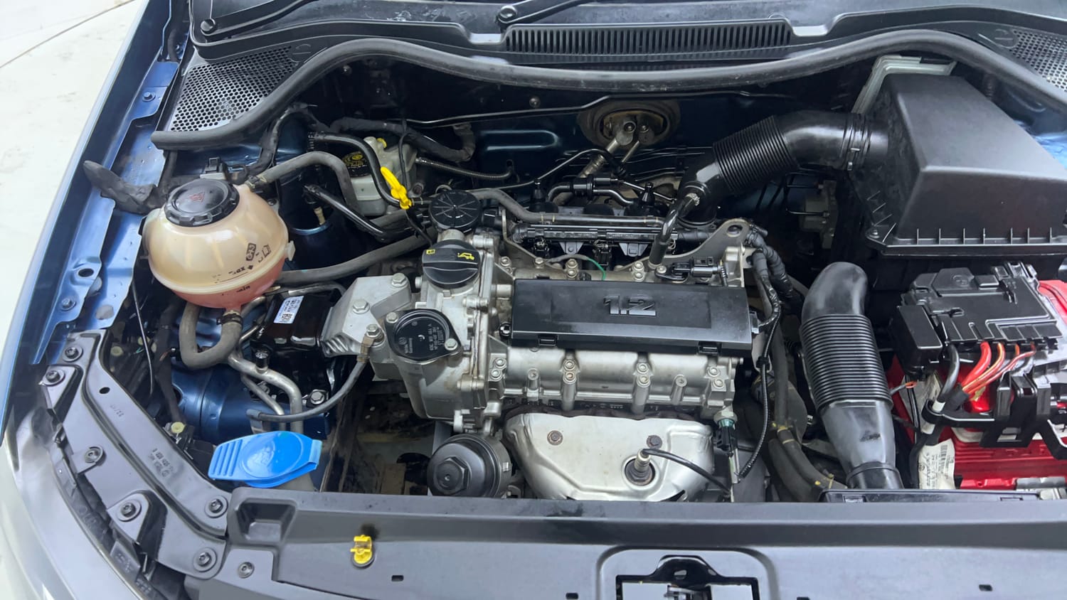 Used 2017 Volkswagen Polo Highline1.2L (P) Petrol Manual engine ENGINE RIGHT SIDE VIEW